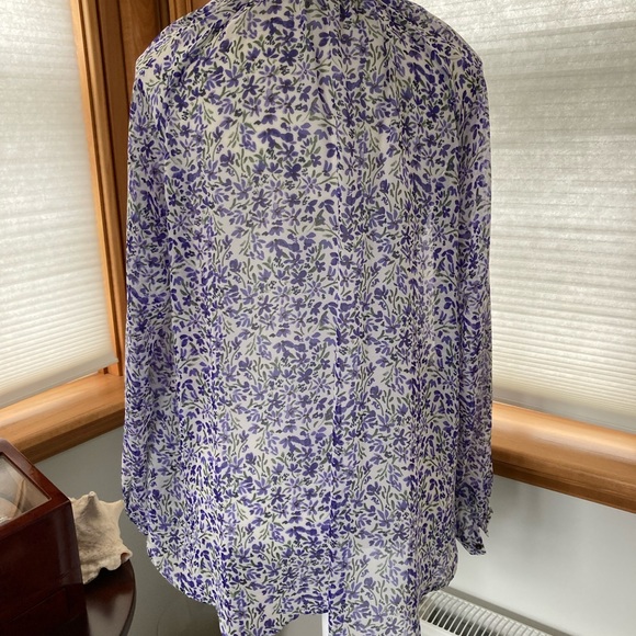 Beautiful breezy and flowy blouse size small - Picture 3 of 11